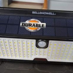 BEll + THOWELL DURABLE SORAL PANEL AND 2 OR SORAL LIGHTS 
