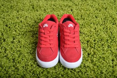 Men's Size 8 Nike SB GTS x SUPREME (Very Popular)