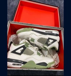 Jordan 4s