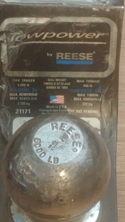 Heavy duty Reese trailer hitch/drop hitch with ball included.