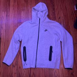White Nike Tech