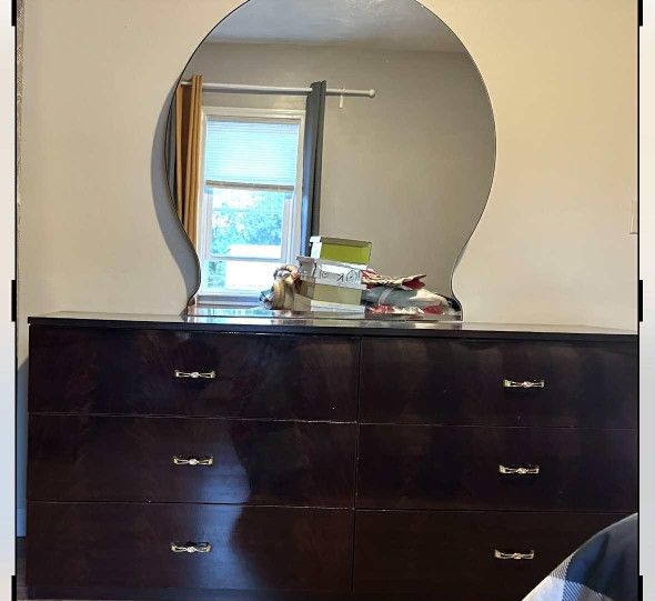 Dresser With Mirror