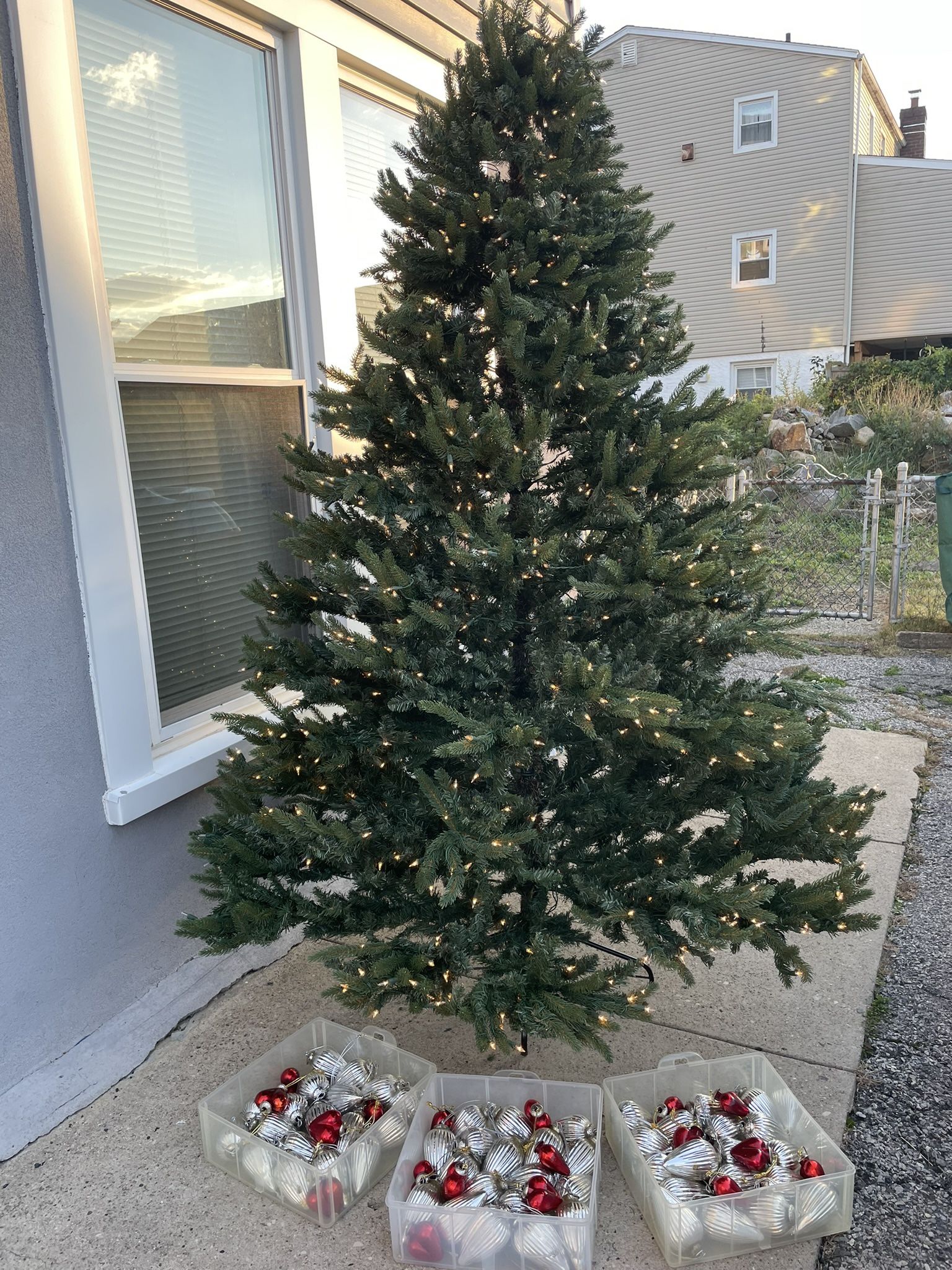 7.5 Ft Grand Pre-Lit Avalon Fir Christmas Tree With Ornaments 