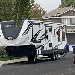 2021 Jayco Seismic