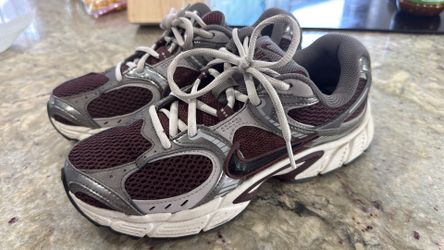 Woman Nike $10 Mira Mesa