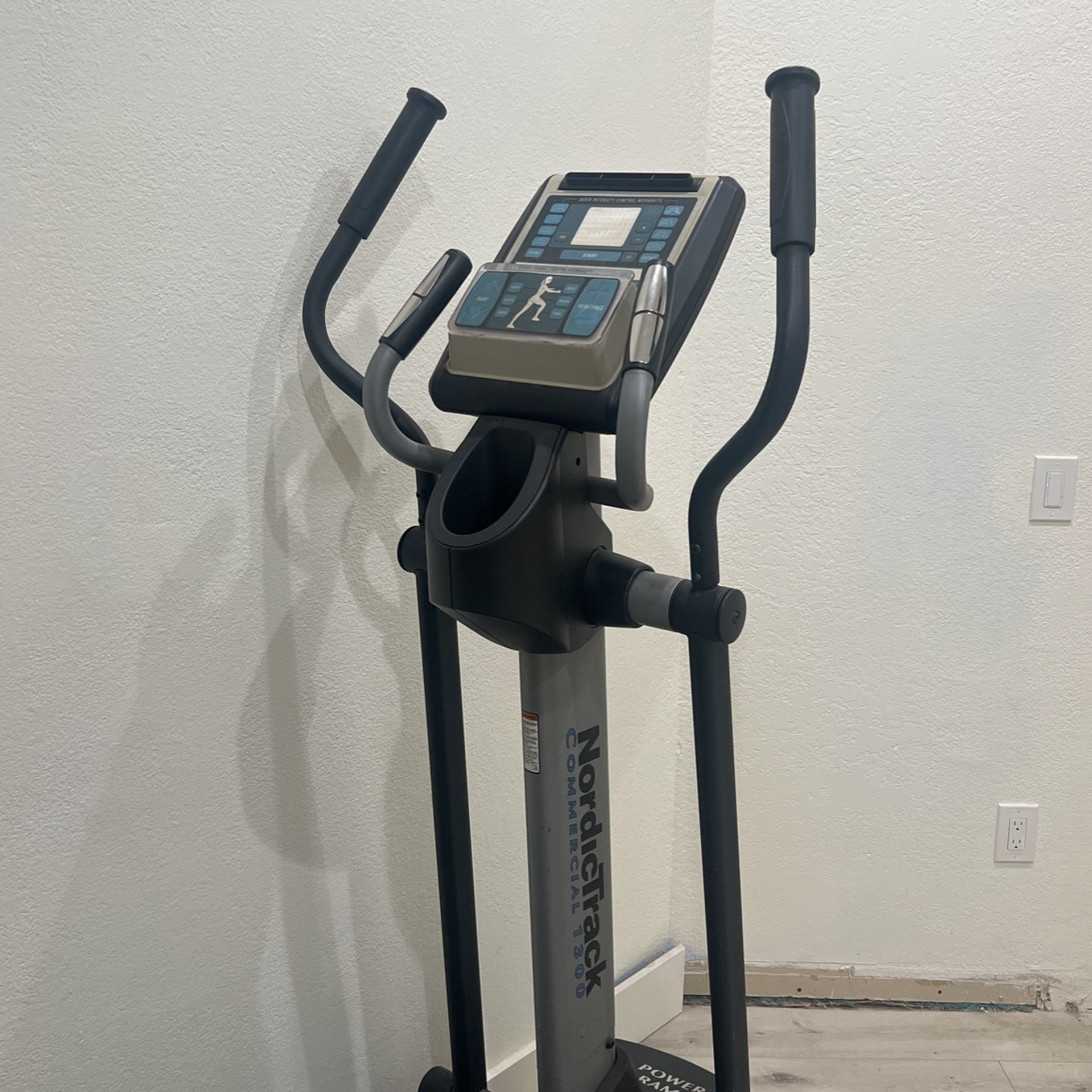 Elliptical Nordic track Commercial 1300