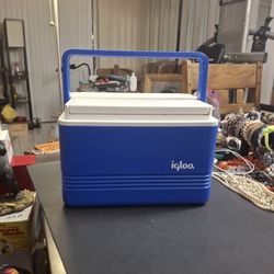 Igloo 9 Qt Cooler Fits 12 Cans With Easy Carry Handle That Lays Flat For Easy Storage-Great For Beach, Camping, Picnics Or Lunch - Blue & White 