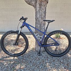 TREK ROSCOE 6 MOUNTAIN BIKE 27.5 INCH 1 X 12 SPEED .DROPPER POST SEAT. ( CHECK MY OTHER BIKES)