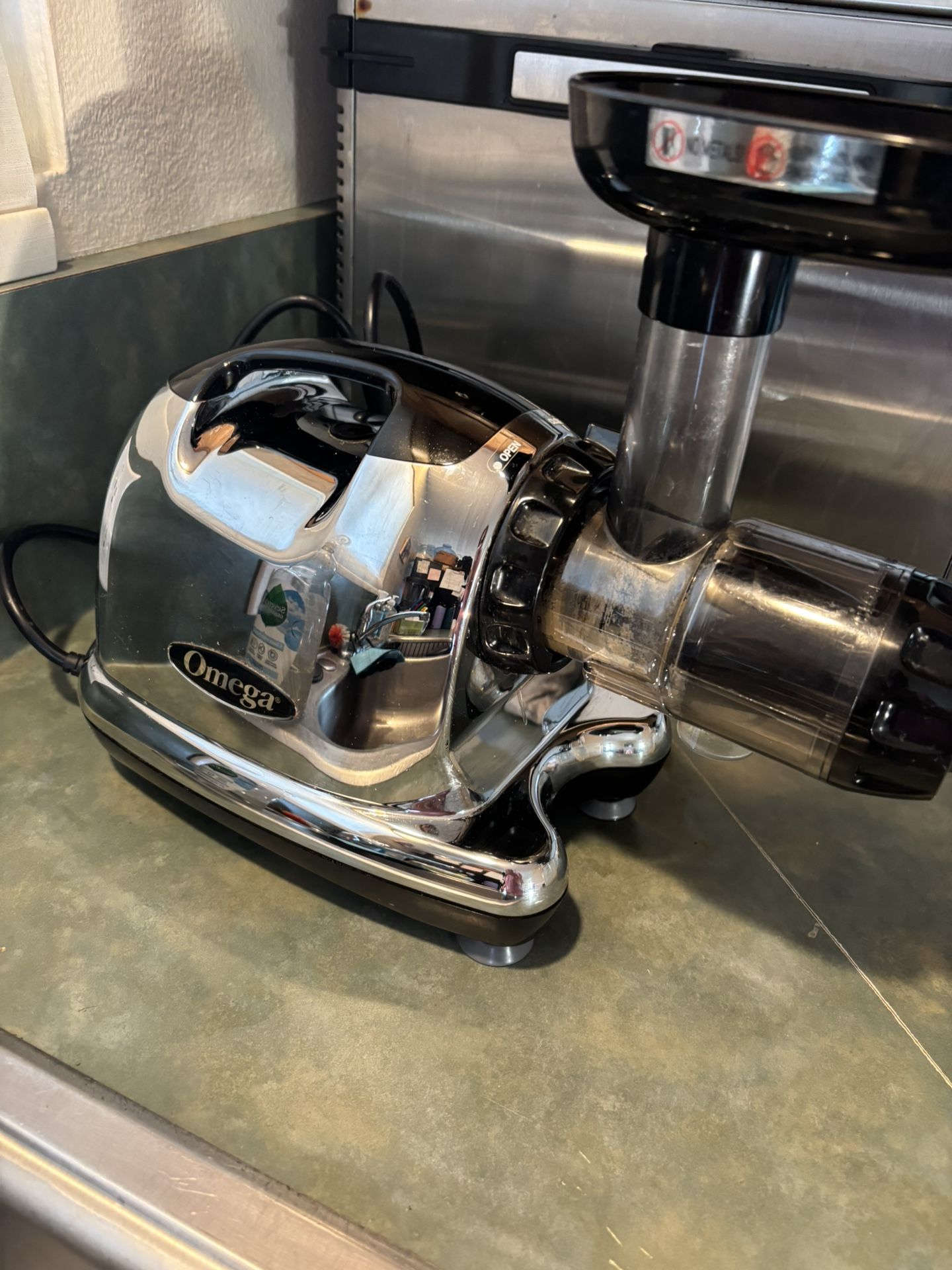 Omega Juicer