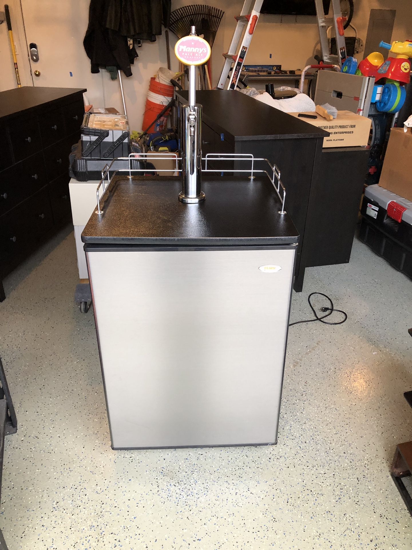 Haier Kegerator beer dispenser for Sale in Bonney Lake, WA OfferUp