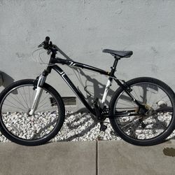 Specialized hardrock sport mountain bike