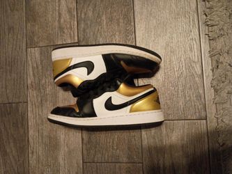 Nike Air Jordan 1 Low gold toe