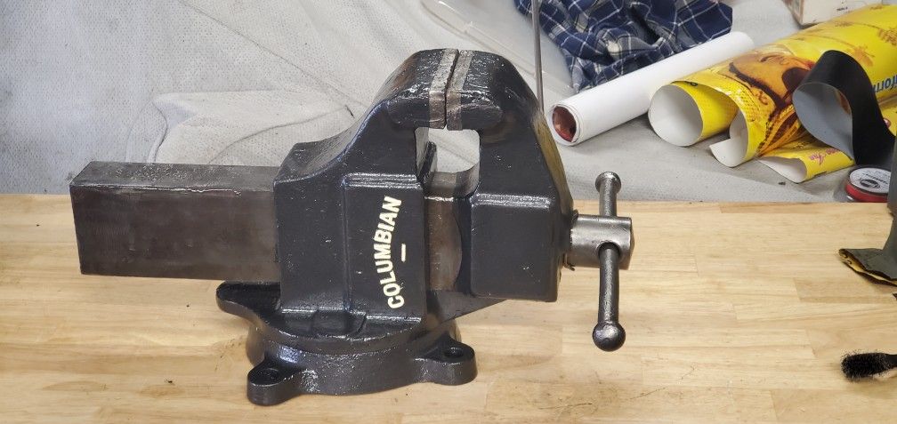 Columbian 604 1/2 Machinist Swivel Bench Vise