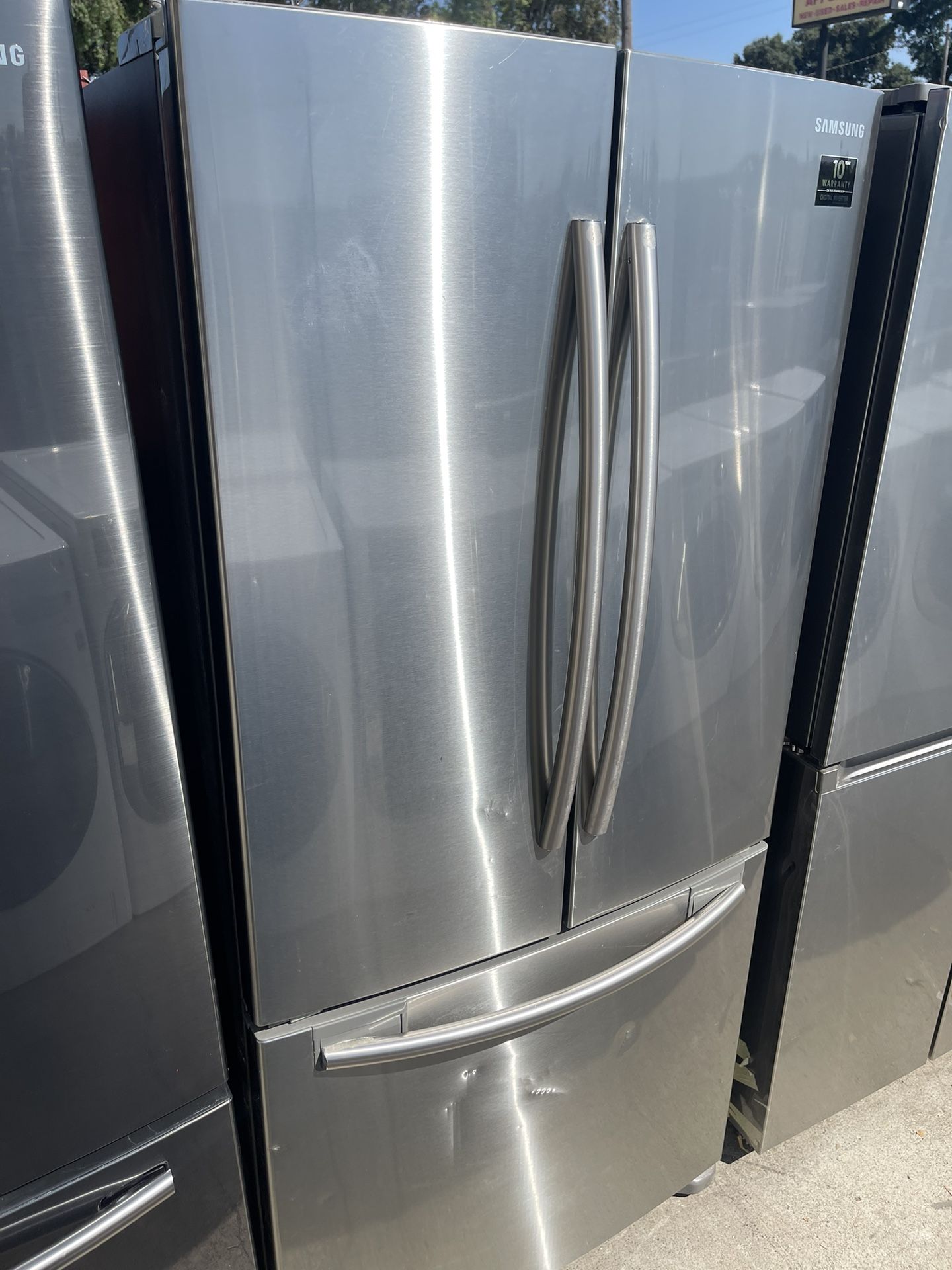 33 Inch Samsung French Door Refrigerator. We Finance Comes With 90 Day Warranty.