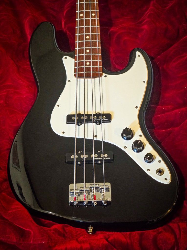 Fender Jazz Bass "Squier Series" With Seymour Duncan And HipShot Tuners Bass Guitar