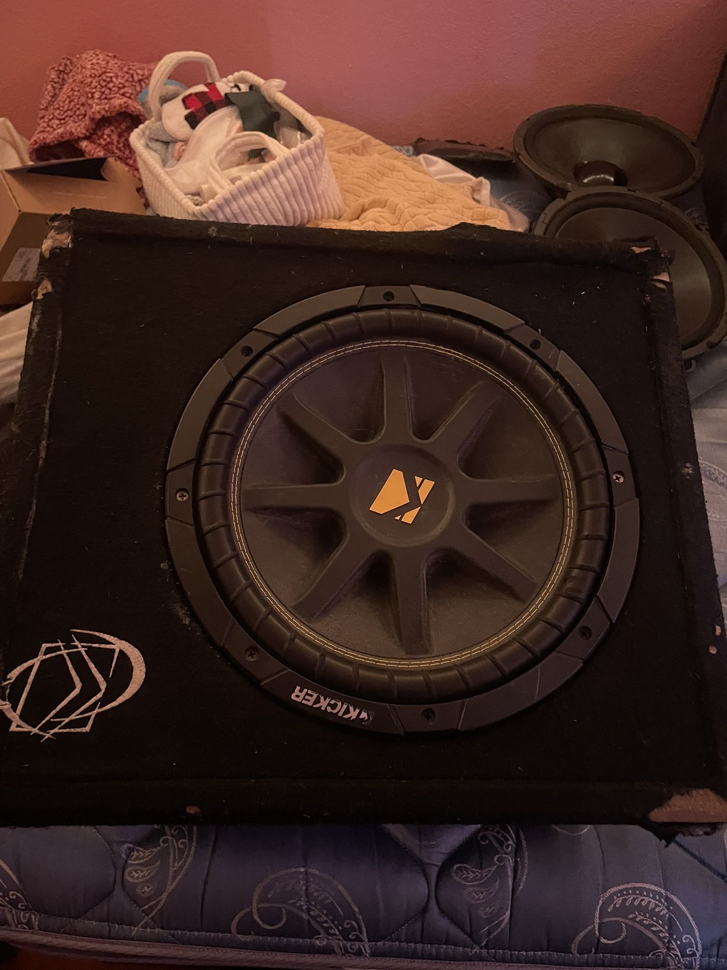 Subwoofer/speaker with amp
