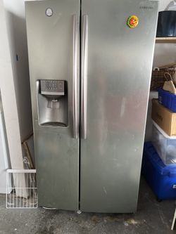 Refrigerator Samsung Excellent Condition 