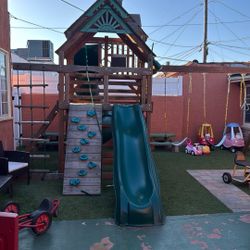 Large Wooden Backyard Playset / Playground – MUST PICK UP Gorilla Play Structure