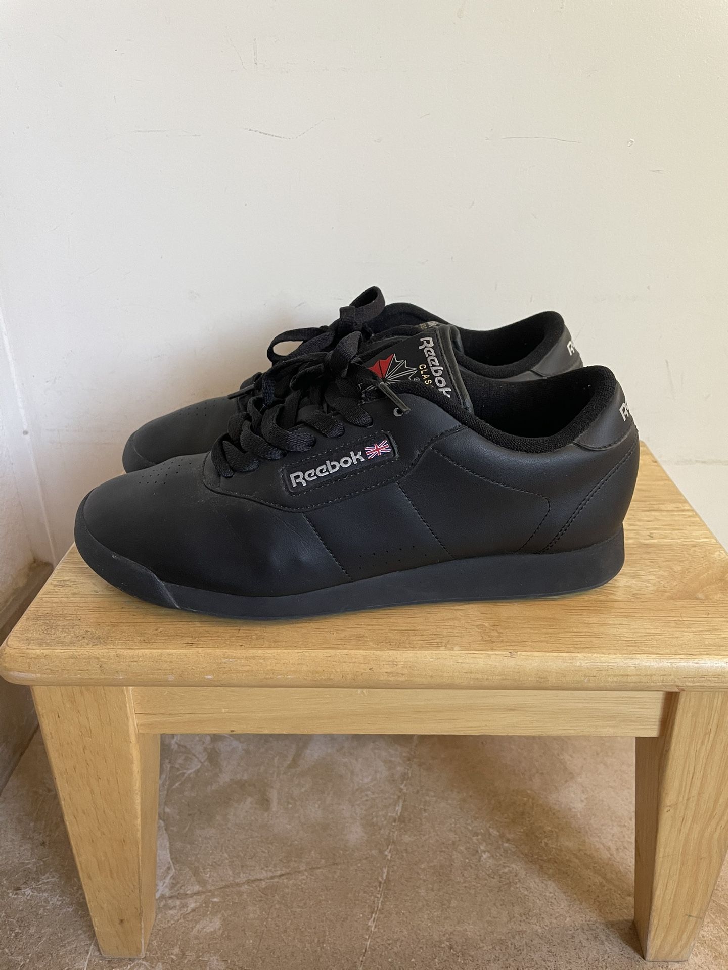 Woman Reebok Shoes