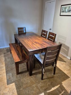 Dining Room Set Solid Wood table. 285.00