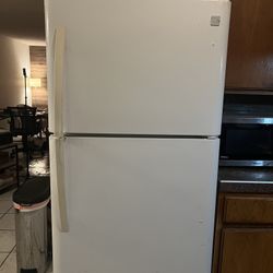 Kenmore  refrigerator - Clean, Works Great