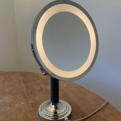 Lighted Vintage Vanity Mirror