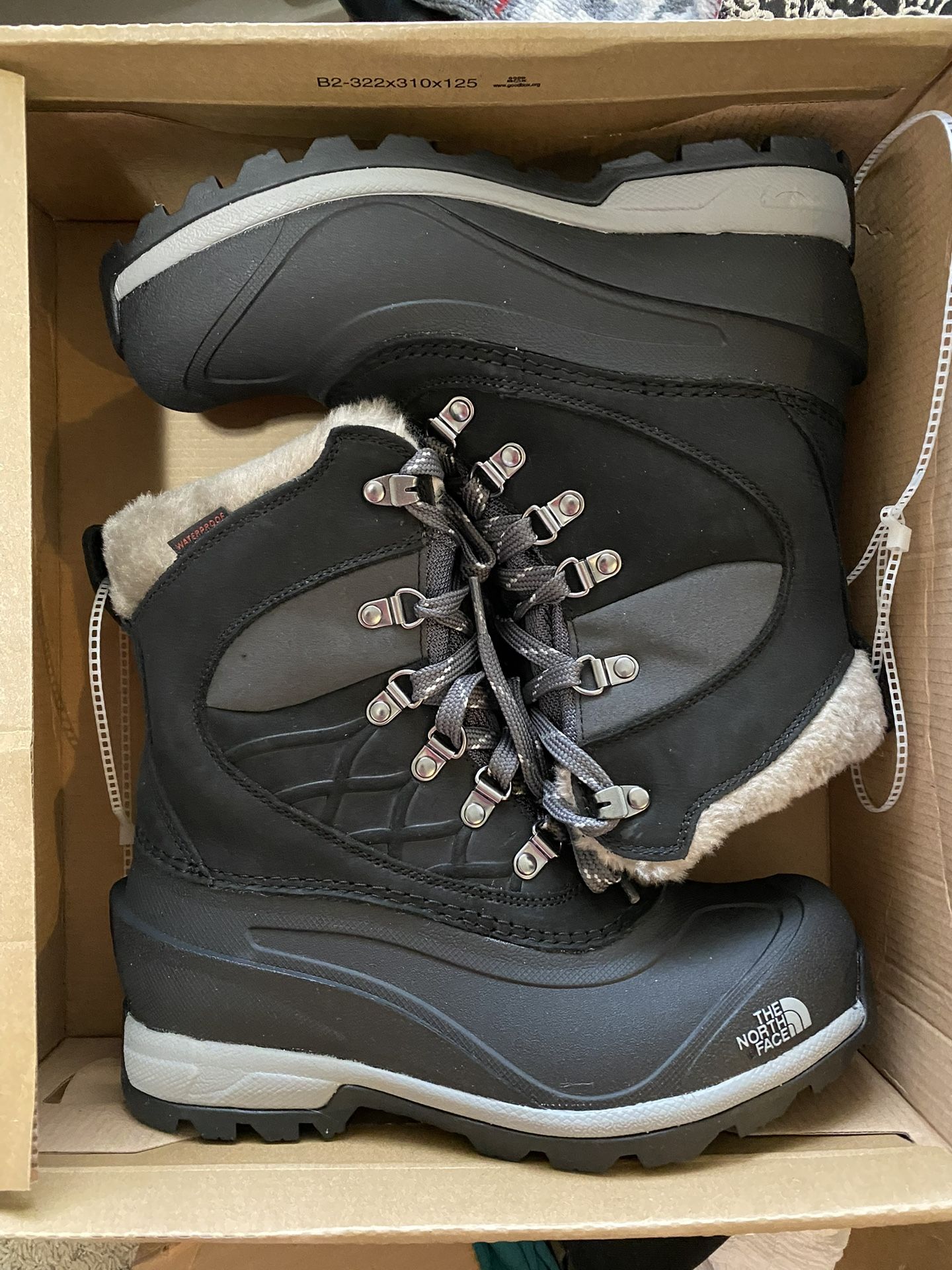 The North Face snow boots 🥾! New! Size 6