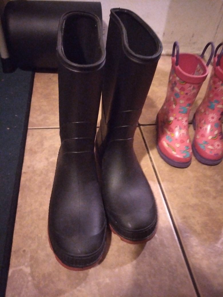 Rain boots/ botas para la lluvia