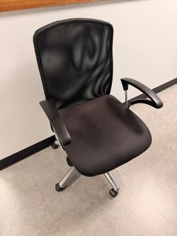 Black Mesh Office Chair (Used - 2 Chairs Available)
