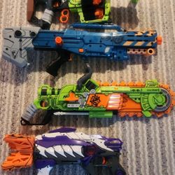 5 Nerf Guns & Many Accessories 