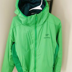 ALMOST HALF PRICE / Arc’teryx Atom LT Hoody Jacket / LIKE NEW / Retails for $300 plus tax, asking $180! Selling fast!!!!