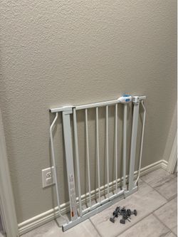 Regalo Baby or Pet Safety Gate With Hardware