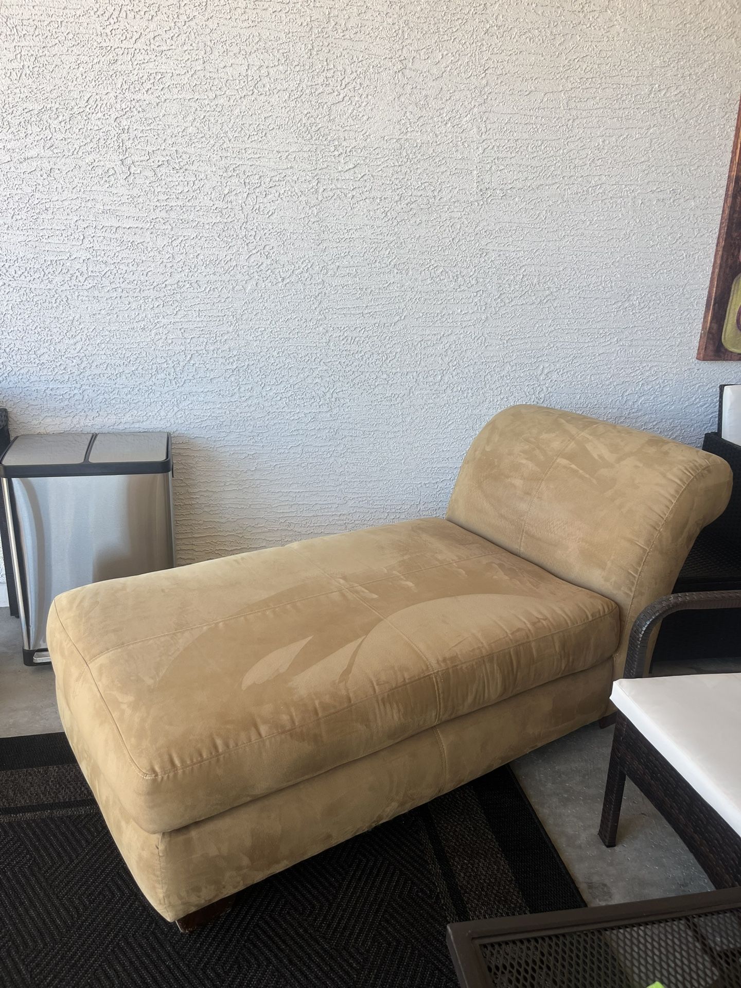 Chaise Lounge