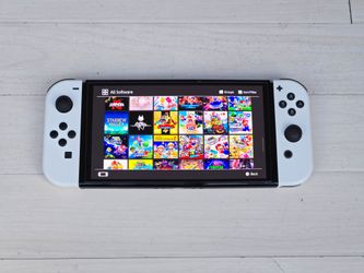 Nintendo Switch OLED With 200 Games + 10000 Retros