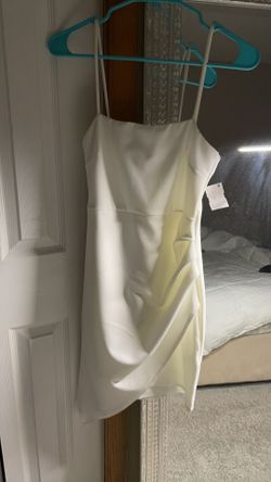 White Dress w/tags Still on Size Medium 