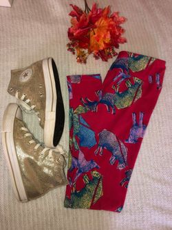 LulaRoe Vintage “Unicorn” Red Sheep Leggings VGUC