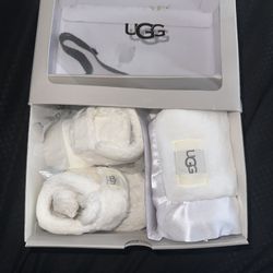 UGG Infant Bixbee Bootie And Lovey Blanket