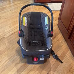 Graco SnugRide Click Connect 35 Baby Infant Car Seat, 