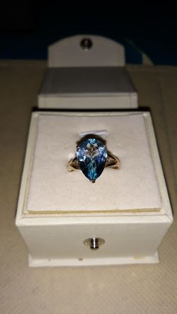 Beautiful 6ct. Blue Topaz ring