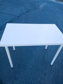Brand new 5/8 "
LINNMON / ADILS
Table, white, 39 3/8x23 5/8 "