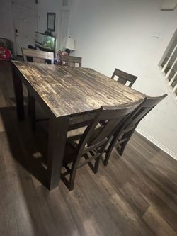 Kitchen dinning table