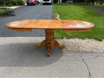 FREE Oak dining room table with 2-leafs