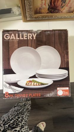 8 white dinner plates