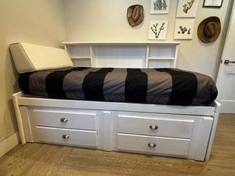 Twin White Wood Daybed w/ Trundle, 4 Storage Drawers & Headboard Shelves