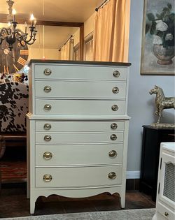Handsome Gorgeous Hepplewhite Style Chest of Drawers Refurbished