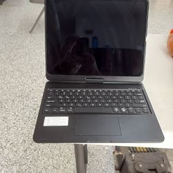 Apple Lap Top With Keyboard & Carrying Case