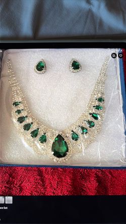 Emerald Necklace Set