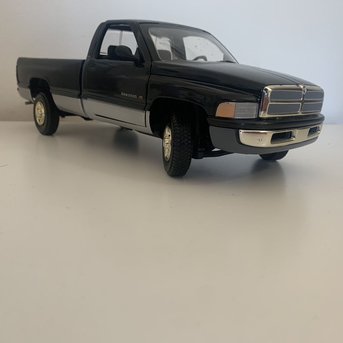 Diecast Ertl American Muscle 1995 Dodge Ram Scale 1:18 Good