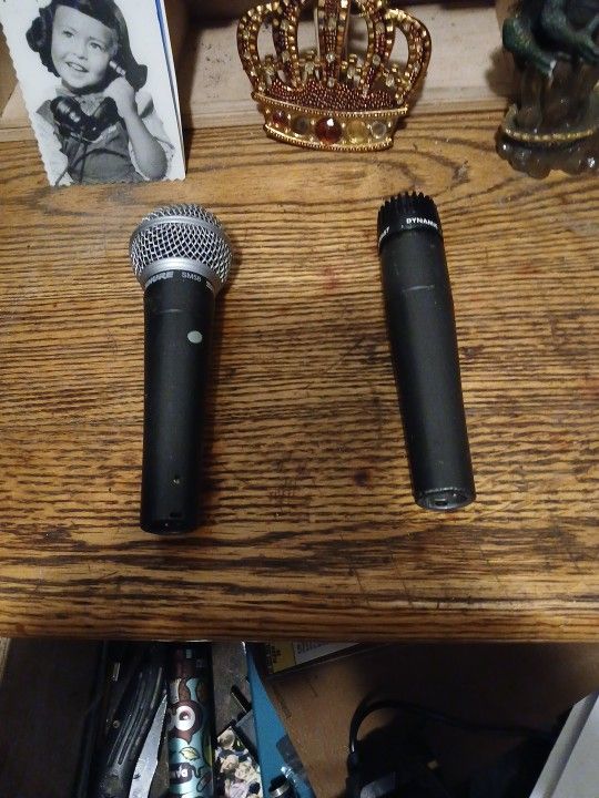 Dynamic Microphones And Holders