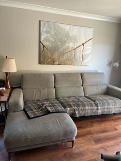 Sectional sofa in excellent condition, fully electric